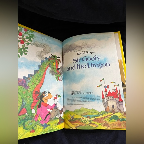 Disneys book Sir Goofy and The Dragon hardback book - Picture 3 of 6